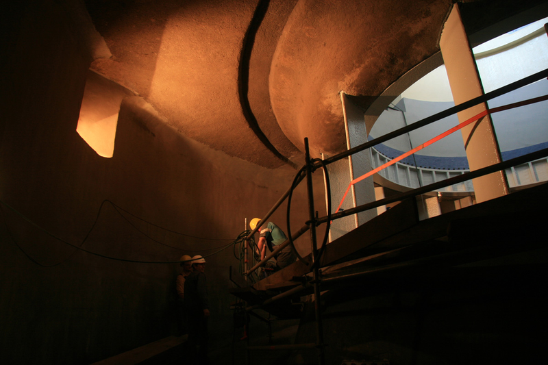 Illustration for article titled A Rare Look Deep Inside an Old-Fashioned Hydroelectric Power Plant